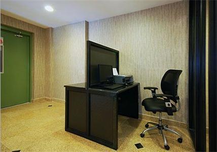 Quality Inn Jamaica Airtrain New York Bagian luar foto
